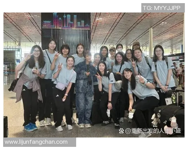 南美足球明星齐聚一堂合影留念展现激情与友谊的瞬间