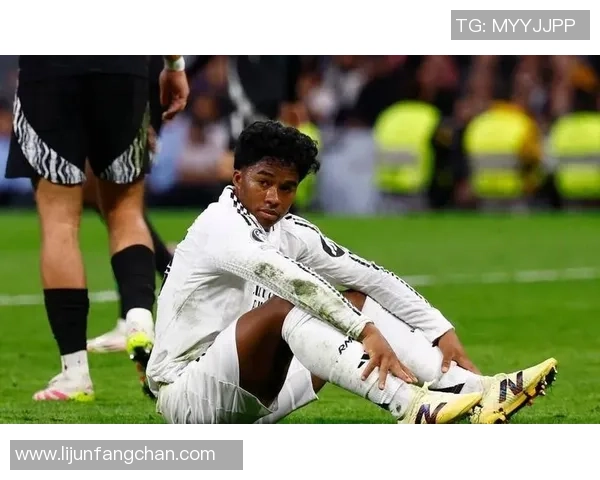 矮个后卫足球明星现役风采揭秘小个子如何在绿茵场上闪耀光芒 矮个后卫足球明星现役风采揭秘小个子如何在绿茵场上闪耀光芒